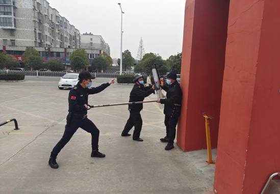 7052AE11E0FB4E1E2908F51652EB24DF